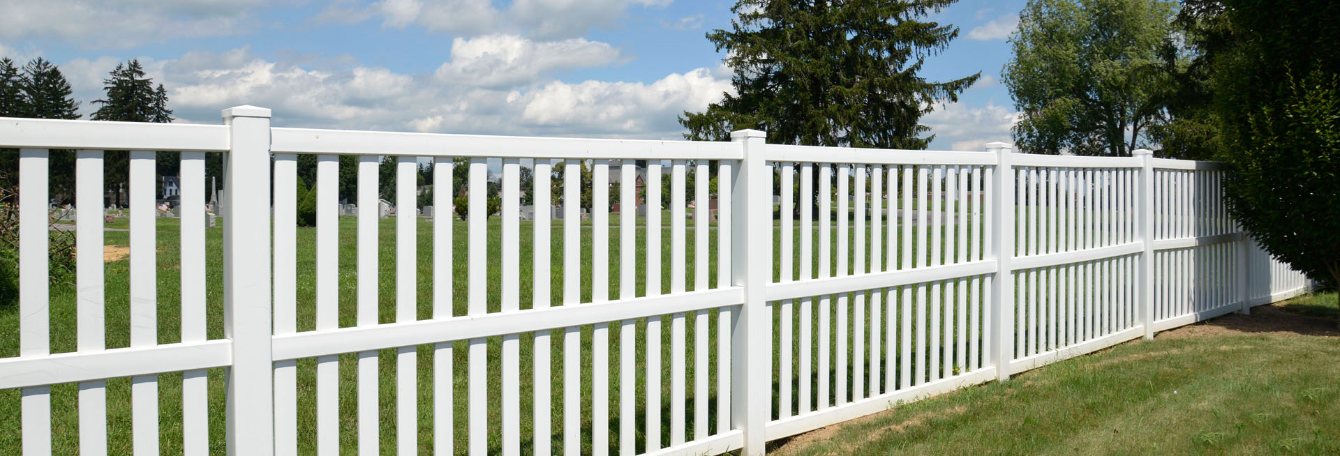 White vinyl fence contractor